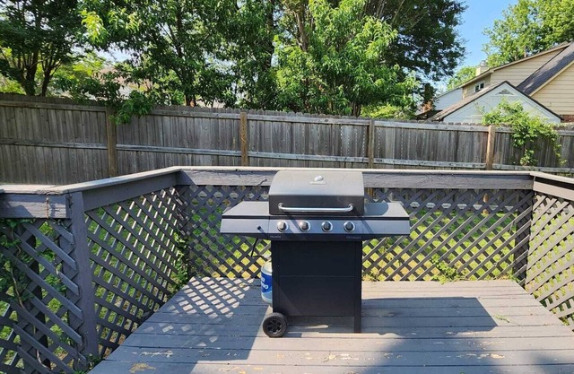 Modern Mansion with Pool Near Shopping , 6 Very Big Beds