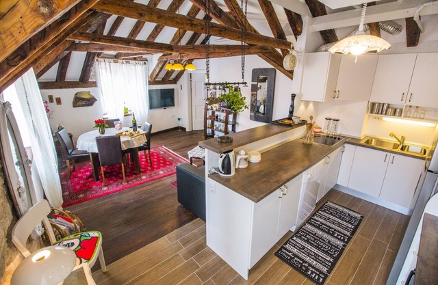 *Modern meets traditional* APT Tiramola -