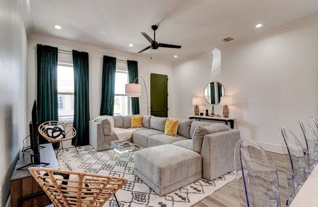 Modern Mid-City Living: 5BR, 3.5BA Home. Balcony, Parking, Central Location - Your NOLA Getaway!