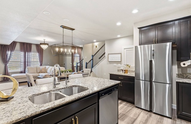 Modern Mountain Escape with Amazing Views