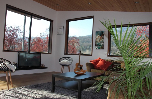Modern Mountain Home , W/Hot tub and Air-Con