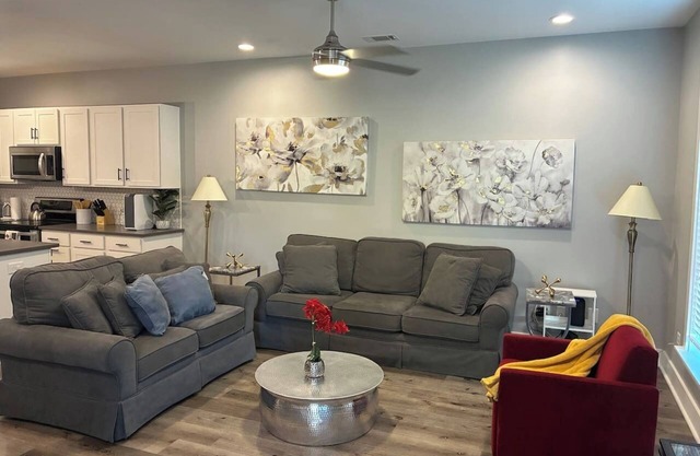 Modern Near Downtown & Hospitals – Greenville Stay