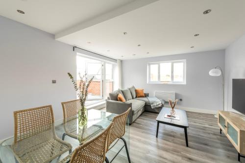 Modern Pent House Apartment - Central - 6 Guests