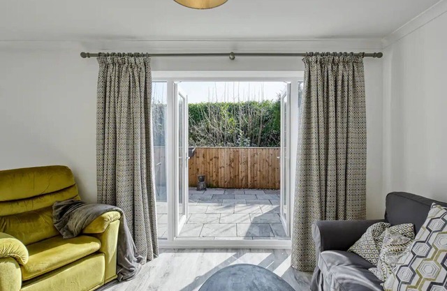 Modern Quiet House Airport Links | Pass the Keys