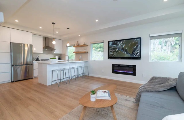 Modern San Diego Stay Near La Jolla & UCSD