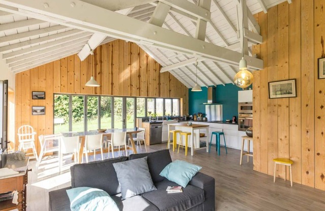 Modern single-story house, near the sea, garden and terrace, Saint-Vaast-la-Hougue