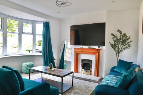 Modern Spacious 3BR-Free Parking-Long Stay Discounts