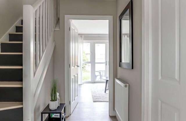 Modern spacious house near town w/large private garden