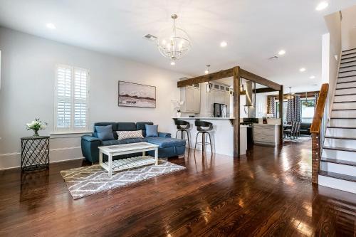 Modern, Spacious Townhouse with Luxury Amenities