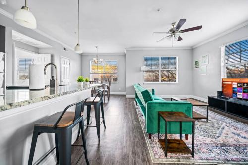 Modern Stay 2 Beds, 1 Bath Pool