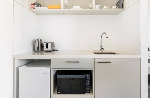 Modern Studio close to Suncorp Stadium + Parking