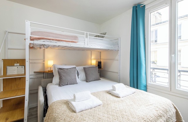 Modern studio in charming Paris, vibrant neighborhood, only 5 min to metro