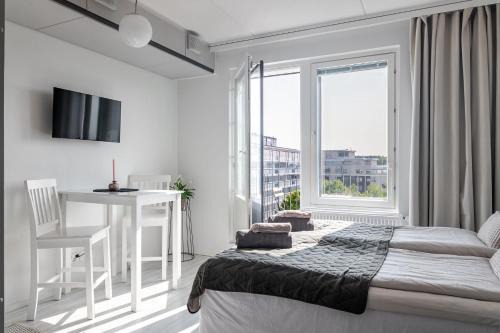 Modern Studio with Balcony next to Railway Station