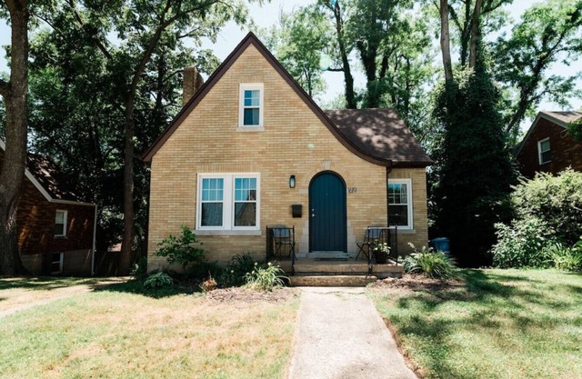 Modern Style & Charm on Hayselton