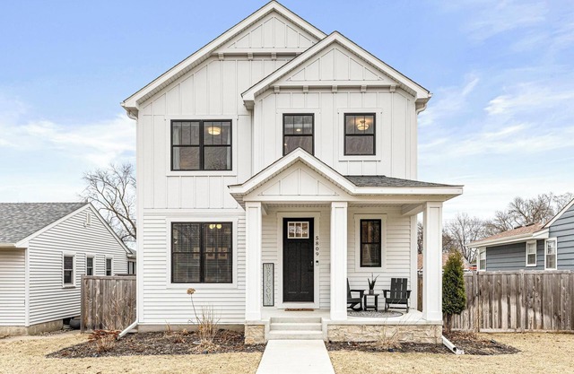 Modern & Stylish 4BR/4BA Getaway in SW Minneapolis!