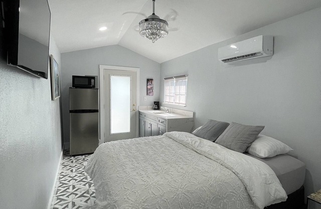 Modern Tiny home Tampa Fl