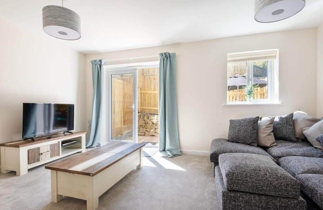 Modern Townhouse, Short Walk to Beach