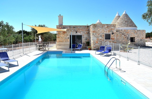 Modern trulli, 3 bedrooms, air conditioning, private swimming pool, pétanque court.