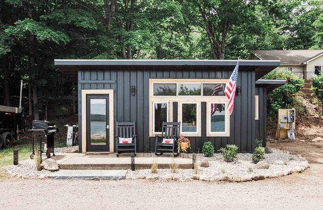 Modern Twin Cabin on Lake Charlevoix, Boat Rentals