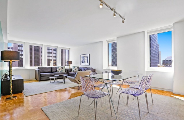 Modern Two Bed in Luxury Boston Building