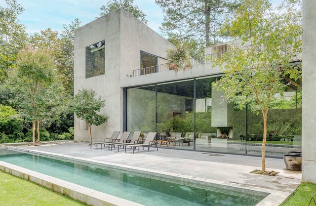 Modern Villa, Enormous Yard Private Heated Pool