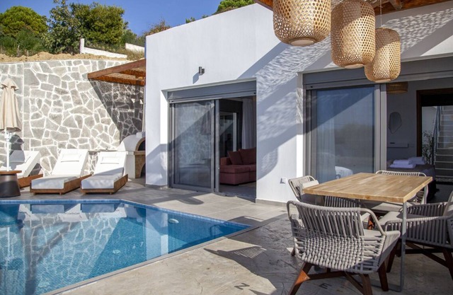 Modern Villa! Perfect For a Family Getaway!