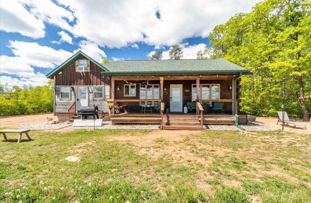 Modern Waterfront Getaway on the Wisconsin River – Between Castle Rock & Lake Petenwell