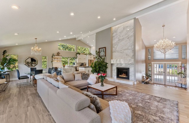 Modernist Wine Country Estate Home - Newly remodeled & centrally located JACUZZI