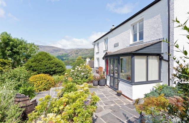 Mole's Cottage, beautiful cottage overlooking Coniston Water