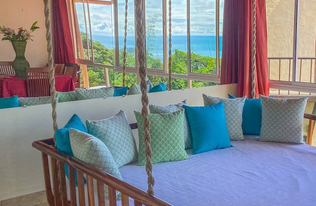 Monkey Sea, Monkey Don't need a car, 4 Queens, Ocean View, Wifi AC