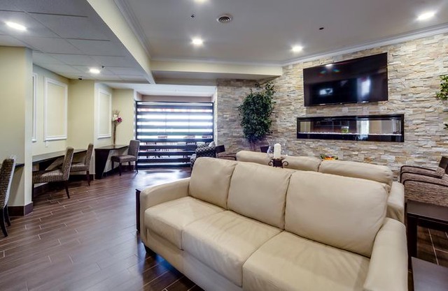 Monte Carlo Inn Vaughan Suites
