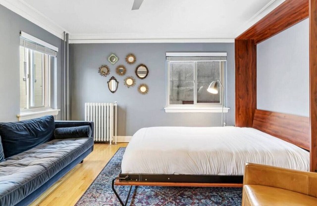 Monthly Rental - Central Downtown Studio w/Vintage Charm near Train