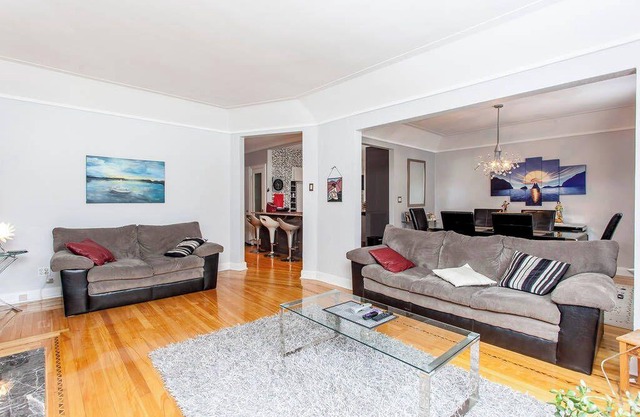 Montreal 3-bedroom renovated Upper Duplex with parking nMinimum 32 days rental