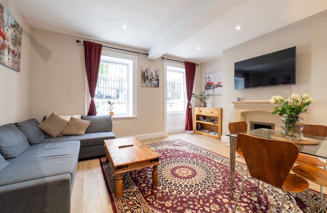 Montrose Lodge, superb central Regency-style apartment with free parking(x2)