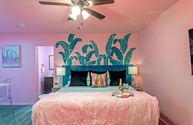 💖 Montrose Rosy Cozy Studio! 💖 Medical Center 41 ⭐️⭐️⭐️⭐️⭐️