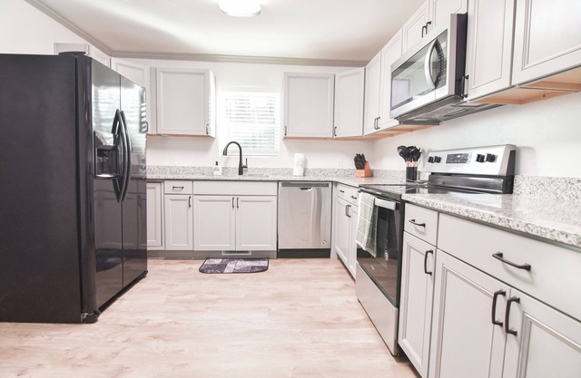 Moody 3BD near Riverwalk, BMX & I-77nn