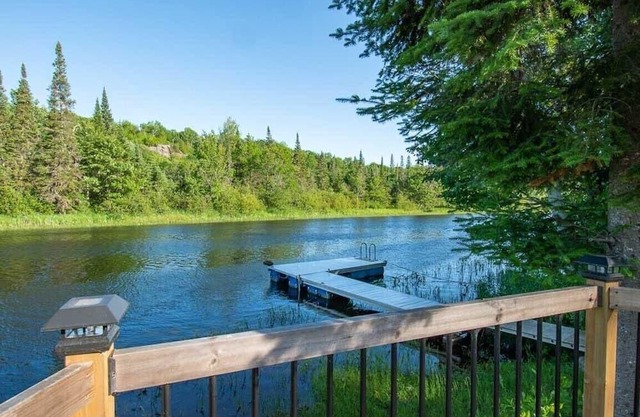 Moonlight - 3BR Pet-Friendly Cottage w/ Kayaks, BBQ, Firepit, Bocce Ball