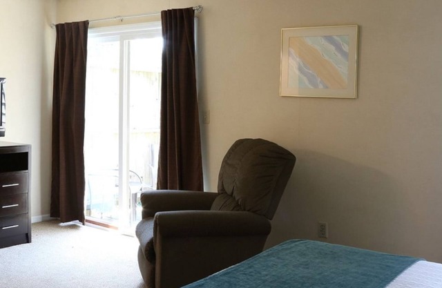 Morgantown Spacious 2BR Townhouse w Mountains View
