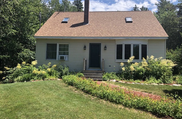 "Moss Mountain Cottage" Clean, Private, Central MDI - 2025 updated kitchen