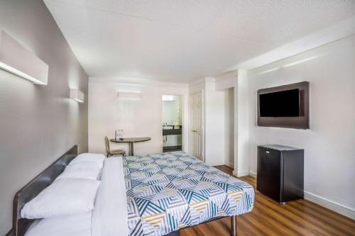Motel 6-Dallas, TX - Market Center
