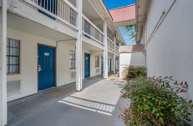 Motel 6 Dallas, TX - Market Center