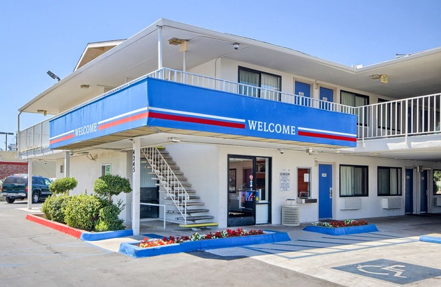 Motel 6-Fresno, CA - Blackstone North
