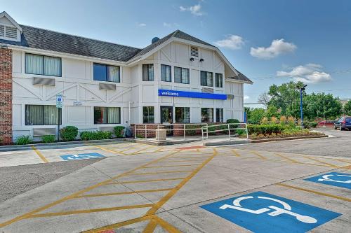 Motel 6-Glenview, IL - Chicago North