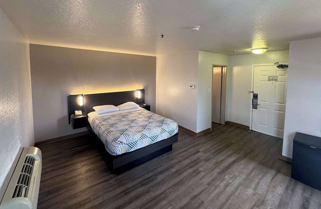 Motel 6 Glenview, IL - Chicago North