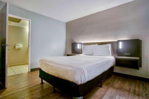 Motel 6-Kingman, AZ - Route 66 East