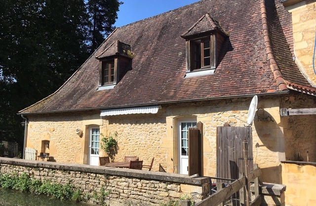 Moulin aux Ans, charming gîte in a former schoolhouse