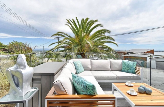 Mount Pleasant Ocean Views 3 bedroom with bathtub