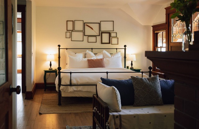 Mount Tom House: a storybook escape in Oregon's Willamette Valley - pet friendly