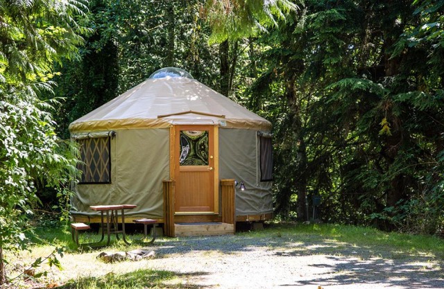 Mount Vernon Camping Resort 16 ft. Yurt 7