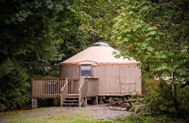 Mount Vernon Camping Resort 20 ft. Yurt 3